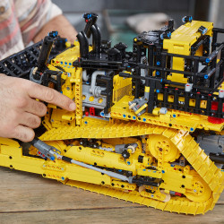 LEGO Technic Buldożer Cat D11T 42131