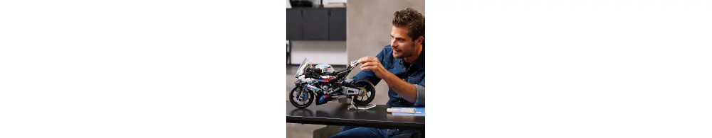 LEGO Technic BMW M 1000 RR 42130