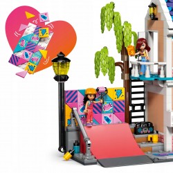 LEGO Friends Dom rodzinny Liann 42687
