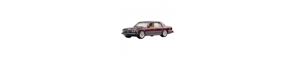 Hot Wheels Premium Pop Culture Stranger Things 1983 BMW 733i JHW81