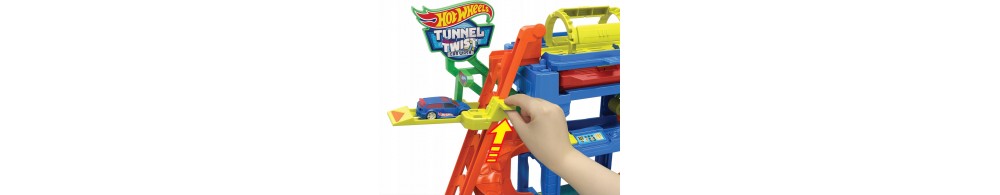 Hot Wheels City Myjnia Odjazdowe zakręty Zestaw z 1 samochodzikiem HTN80