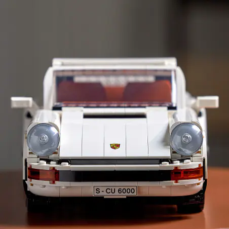 Oderwij się od zgiełku dnia codziennego i zajmij się emocjonującym projektem konstrukcyjnym. Model LEGO® Porsche 911 (10295) to doskonała propozycja dla dorosłych, którzy lubią zajmować się rękodziełem.