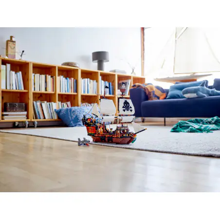 Zestaw LEGO® Creator 3 w 1 Statek piracki (31109) pozwala zbudować w sumie aż trzy modele, które inspirują do kreatywności: klasyczny statek piratów, zapadłą piracką karczmę lub tajemniczą Wyspę Czaszek.