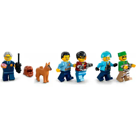 Na posterunku policji w mieście LEGO® City panuje spokój. Komendant Wheeler i Allen tresują psa policyjnego na torze przeszkód, a zaaresztowany złodziejaszek spaceruje po placu. 