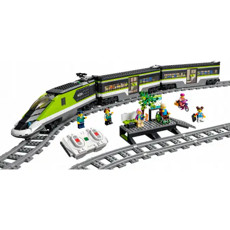 Zestaw LEGO® City Ekspresowy pociąg pasażerski (60337) zawiera zdalnie sterowaną lokomotywę z działającymi, ściemnianymi przednimi reflektorami i technologią.