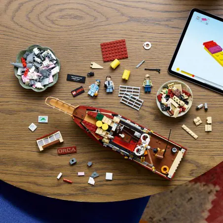 Zestaw LEGO® Ideas Szczęki i łódź Orca dla dorosłych