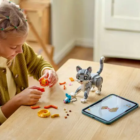  Zestaw LEGO® dla dzieci w wieku od ośmiu lat umożliwia zbudowanie trzech różnych zwierząt