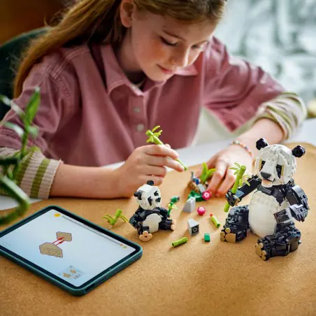 Zestaw LEGO® pozwala ośmiolatkom i starszym dzieciom zbudować trzy różne modele ze zwierzętami
