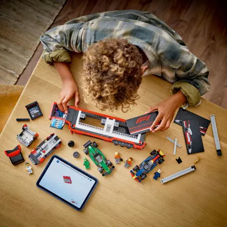 Zestaw LEGO® City F1® Ciężarówka z bolidami RB20 i AMR24 F1® dla dzieci w wieku od ośmiu lat