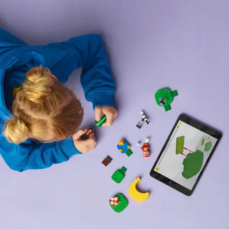 Zestaw o tematyce astronomicznej inspirowany grą Animal Crossing™ do kreatywnego odgrywania ról