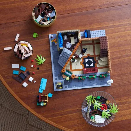 Szczegółowy zestaw konstrukcyjny LEGO® z imponującym hotelem butikowym dla dorosłych