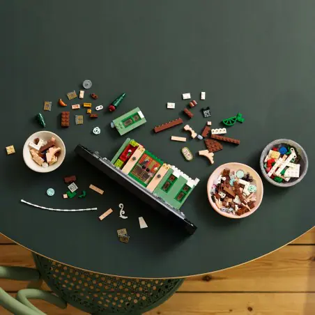 Kolekcjonerski model dla dorosłych LEGO® Icons Francuska kawiarenka