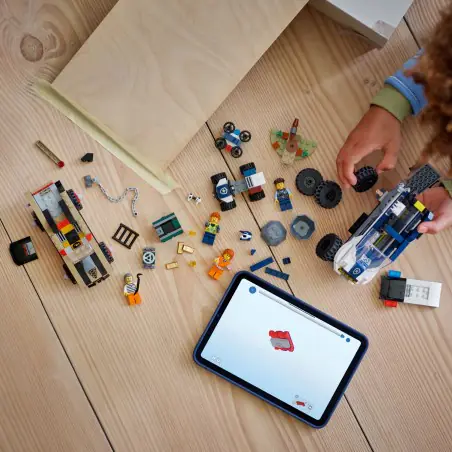 Zestaw LEGO® City Pościg terenówką policyjną dla dzieci w wieku od sześciu lat